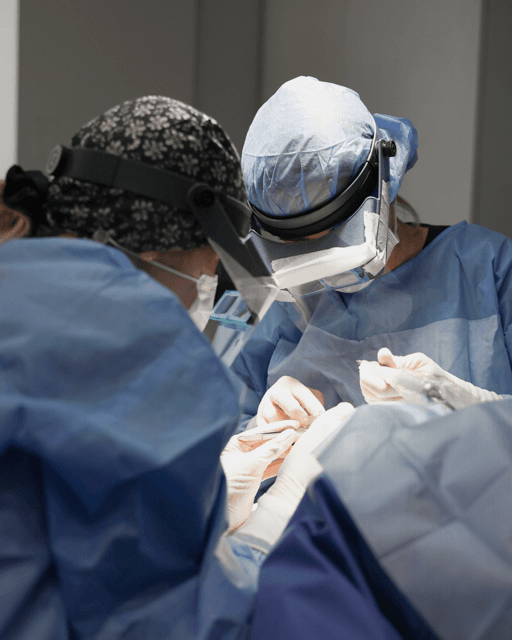 Przeszczep włosów metodą FUE w klinice SkyClinic